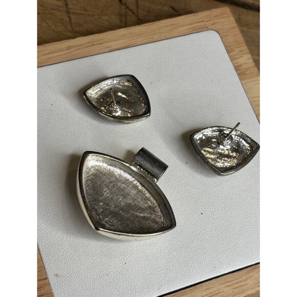 Silver-Tone White Mother Of Pearl Pendant & Earrings Jewelry Set In Gift Box - Picture 4 of 4